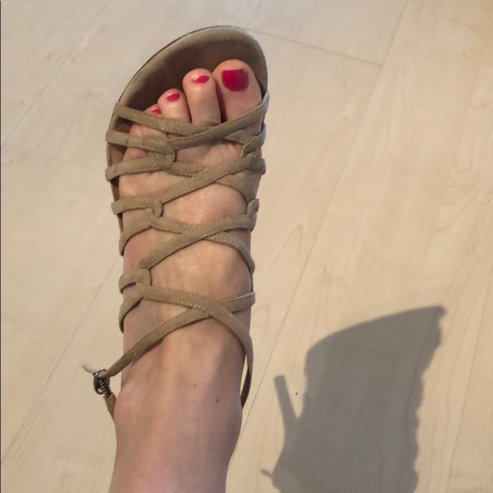 Barney’s nude suede shoe